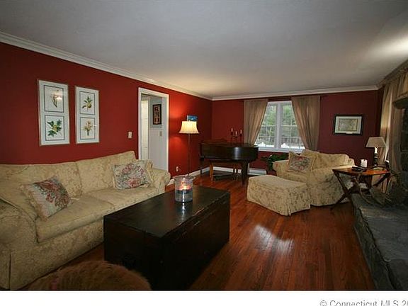 4th image of 150 Lakeshore Dr