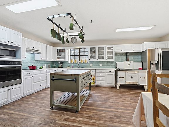 2nd image of 2818 Ward Mountain Rd