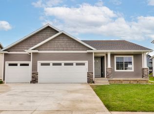 16542 Bentwood Dr, Urbandale, IA 50323