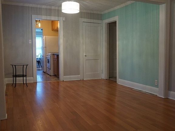 3rd image of 1292 Kohlman Ave E