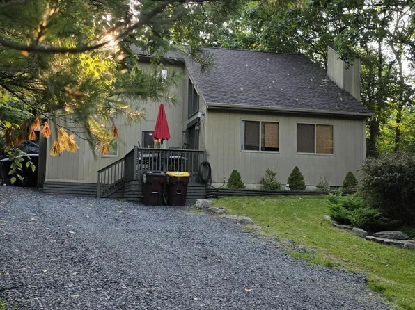 120 Fairview Dr, Dingmans Ferry, PA 18328