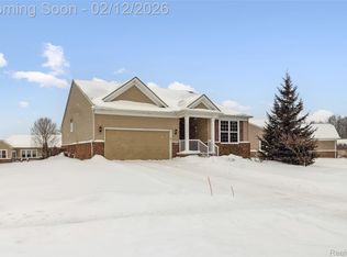 9431 Pine Valley Dr, Grand Blanc, MI