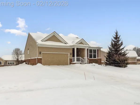 9431 Pine Valley Dr, Grand Blanc, MI 48439