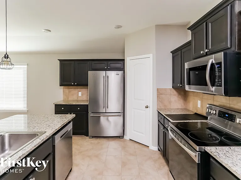 853 Wylie St — Photo 4
