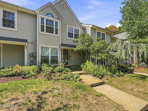 3rd image of 318 Balsam Court