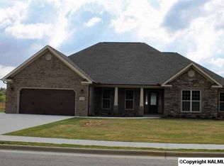 514 Foxridge Dr, Hartselle, AL 35640