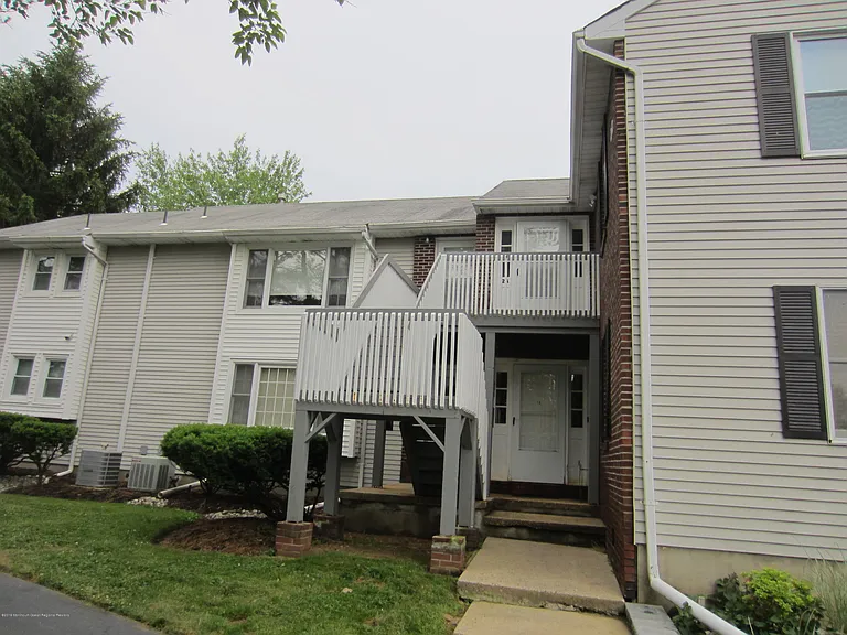 22 Lasatta Ave #2B — Photo 23