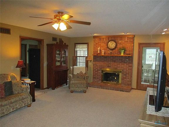 3rd image of 65 Vincennes Dr