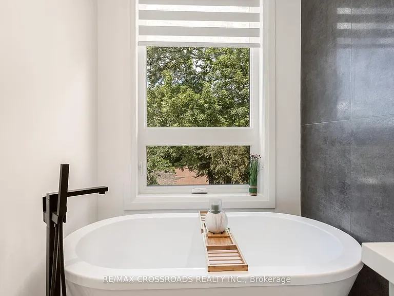 10 Hamstead Ave — Photo 18