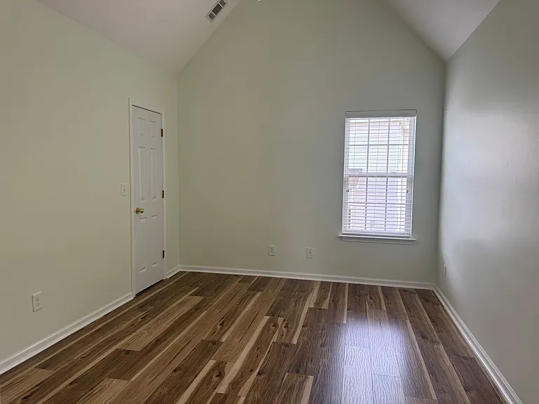 136 Madelia Pl — Photo 45