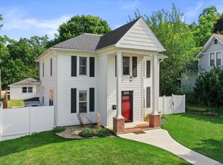 224 Prospect Ave, Pewaukee, WI 53072