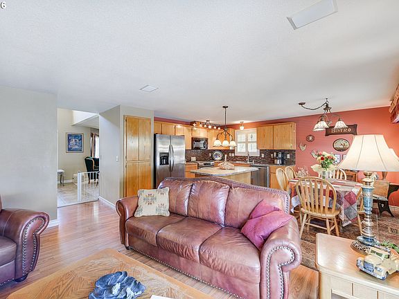 5th image of 13302 NE 91st St