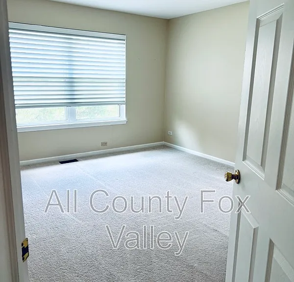 1844 Crenshaw Cir — Photo 12