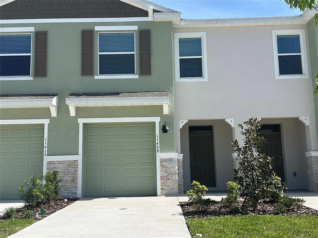 3 bed, 2.5 bath, 1673 sqft, $2,050 — Photo 1