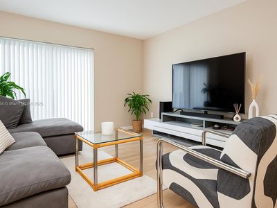 400 Kings Point Dr APT 408, Sunny Isles Beach, FL, 33160