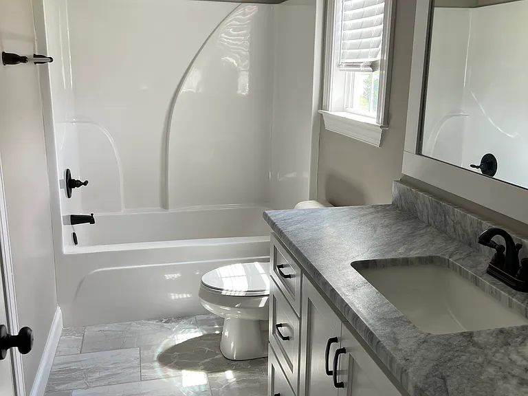Jack & Jill Bathroom (Bedroom 2 & 3)