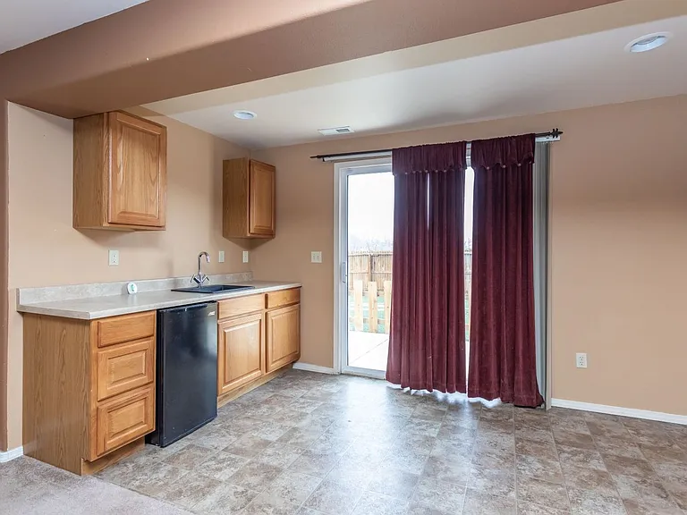 1130 Pond Side Dr — Photo 33