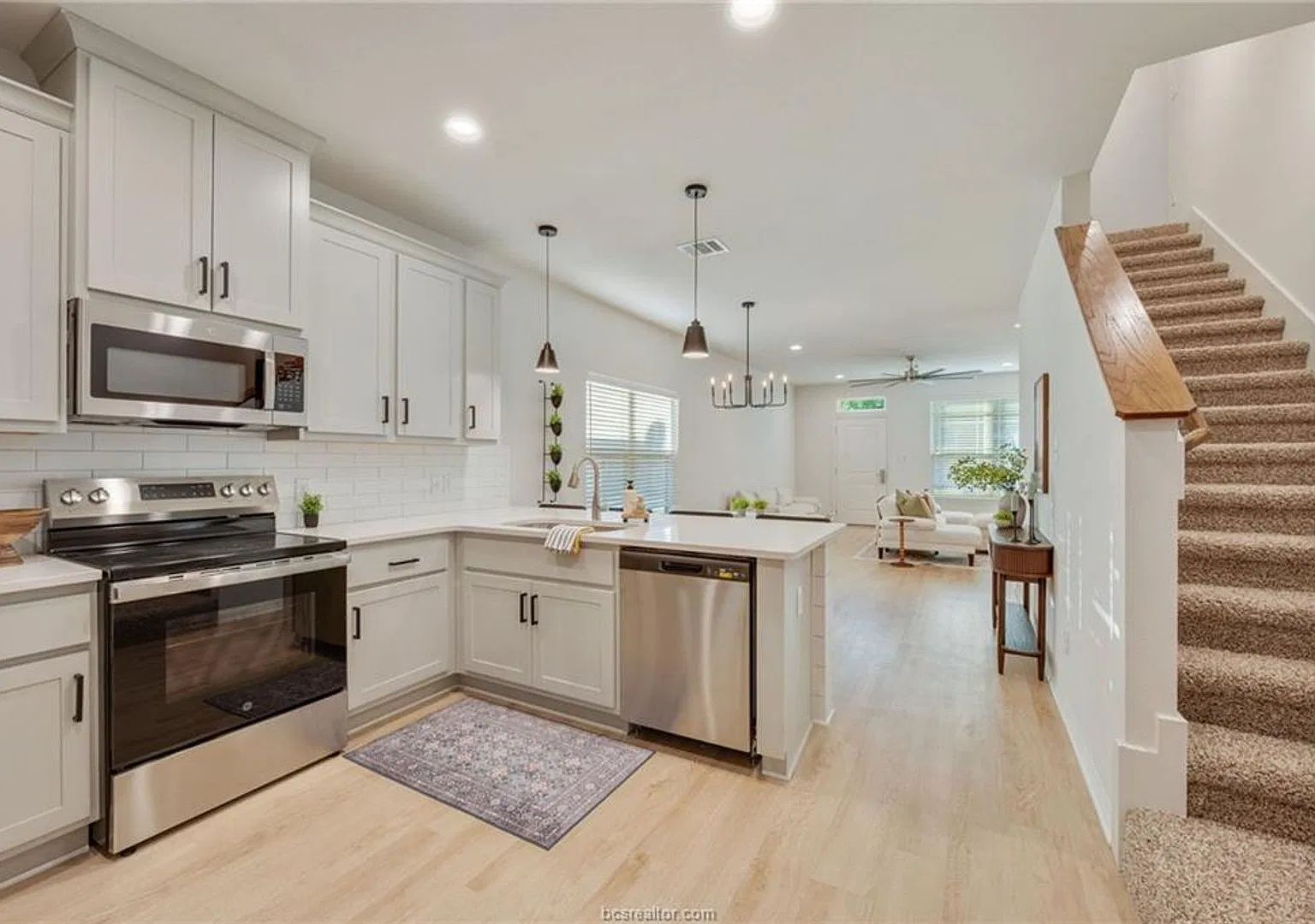 264 Richards — Photo 2