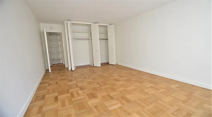 Rented by Manhattan Realty Group | media 9