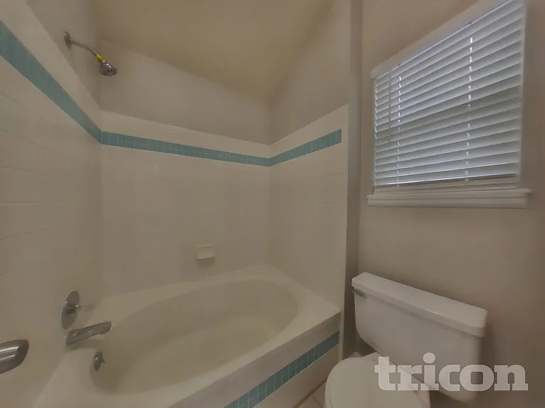 995 Cobblestone Dr — Photo 7