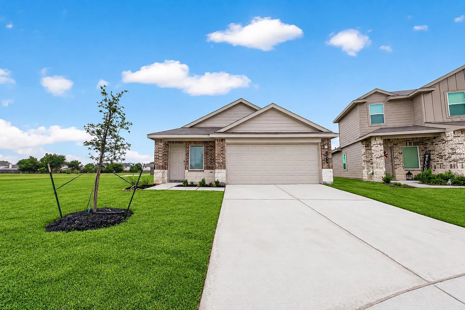3 bed, 2.0 bath, 1556 sqft, $2,095 — Photo 1