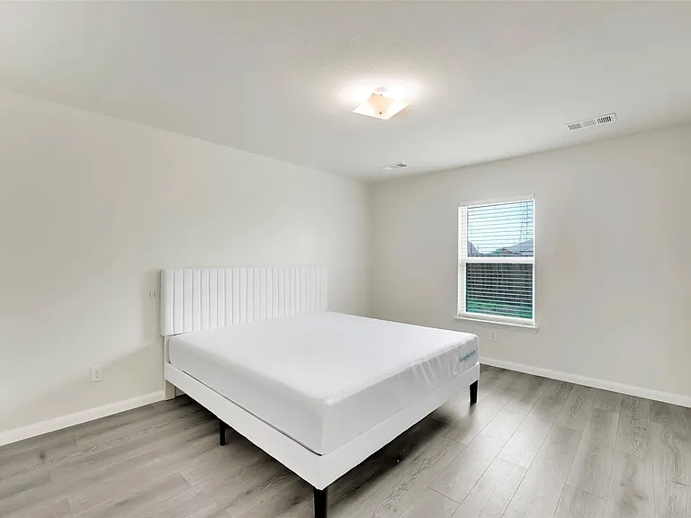 170 Kennedy Dr — Photo 11
