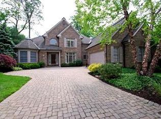 24 Hampton Ln, Cincinnati, OH 45208
