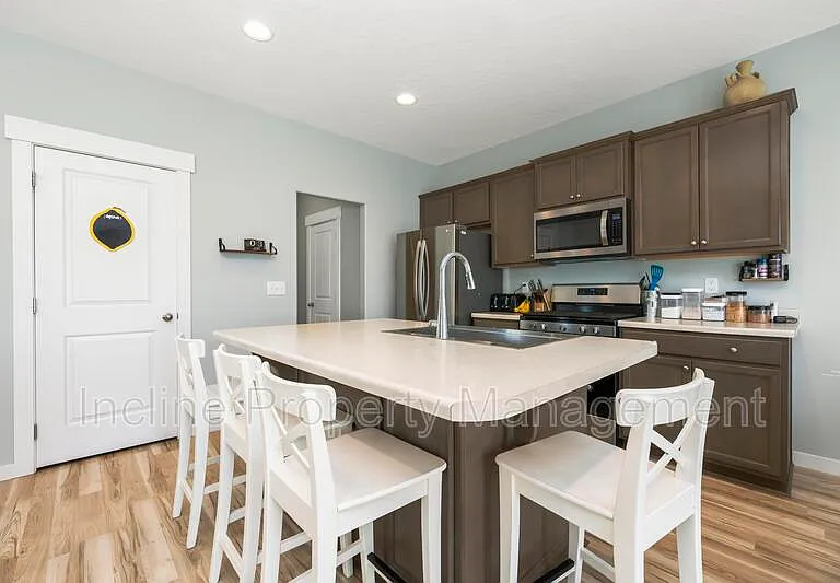 4438 E Hurstbourne Dr — Photo 5
