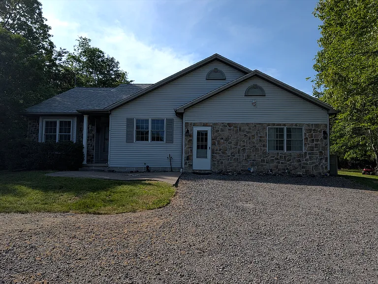 385 Kingsbury Rd — Photo 1