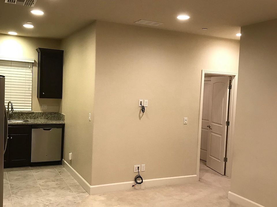 1st image of 670 N Plumas Dr #670