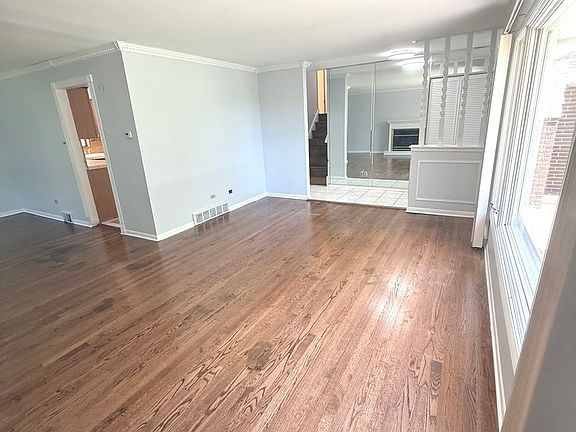 3rd image of 942 E 168th St