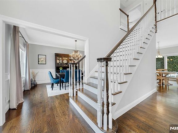 3rd image of 51 Terrace St