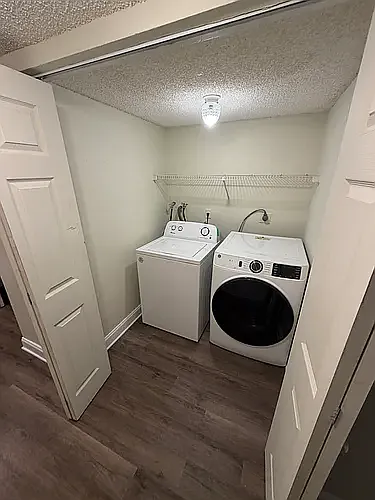 Sunset Square Apartments — Photo 4