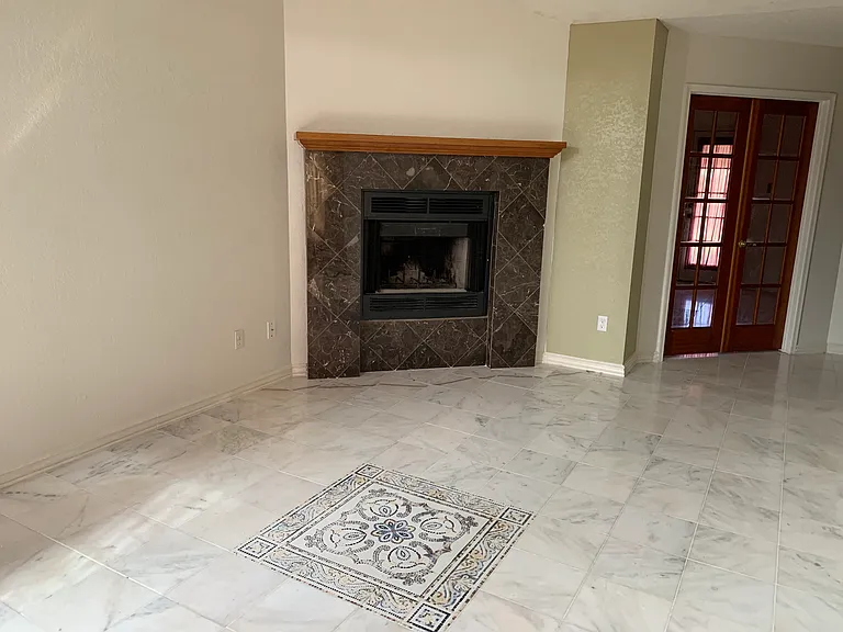 2403 Hemlock Dr — Photo 3