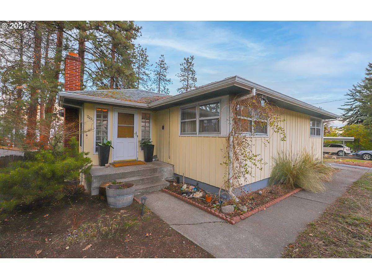 2021 W Scenic Dr photo 1