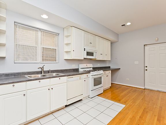 3rd image of 2326 N Rockwell St #2