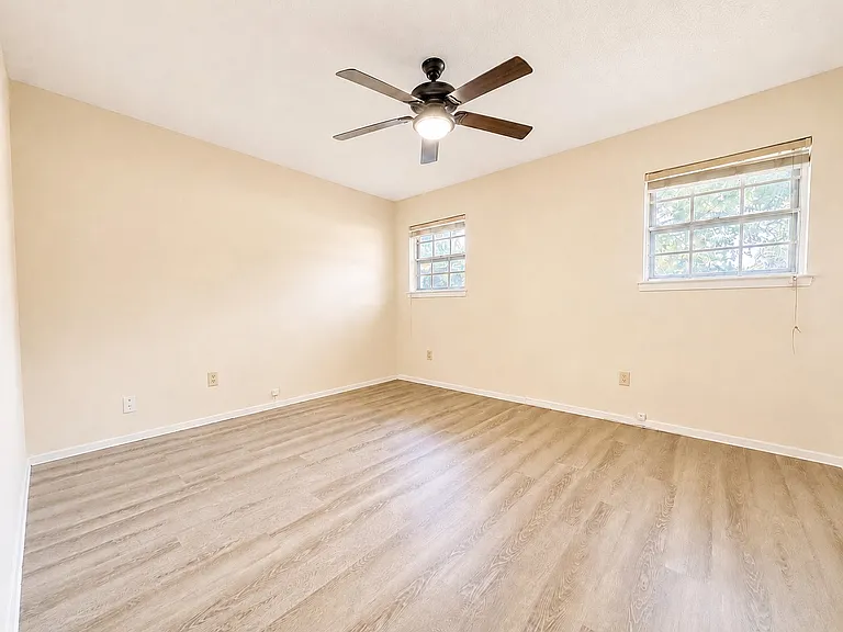 2025 Meadow Gln — Photo 6