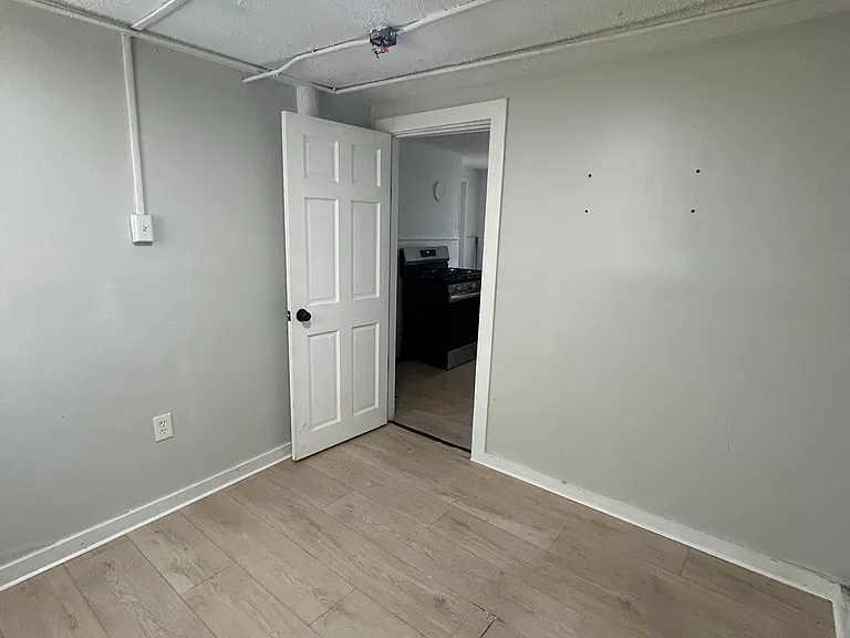 250 Orms St #1 — Photo 2