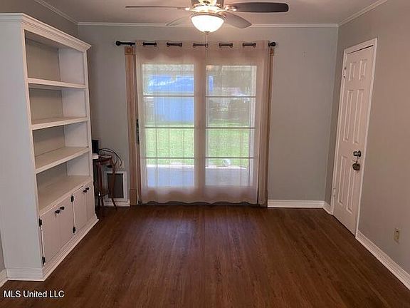 5th image of 404 Woody Cir