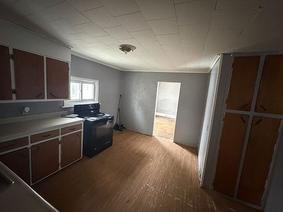 4th image of 195 Parsells Ave
