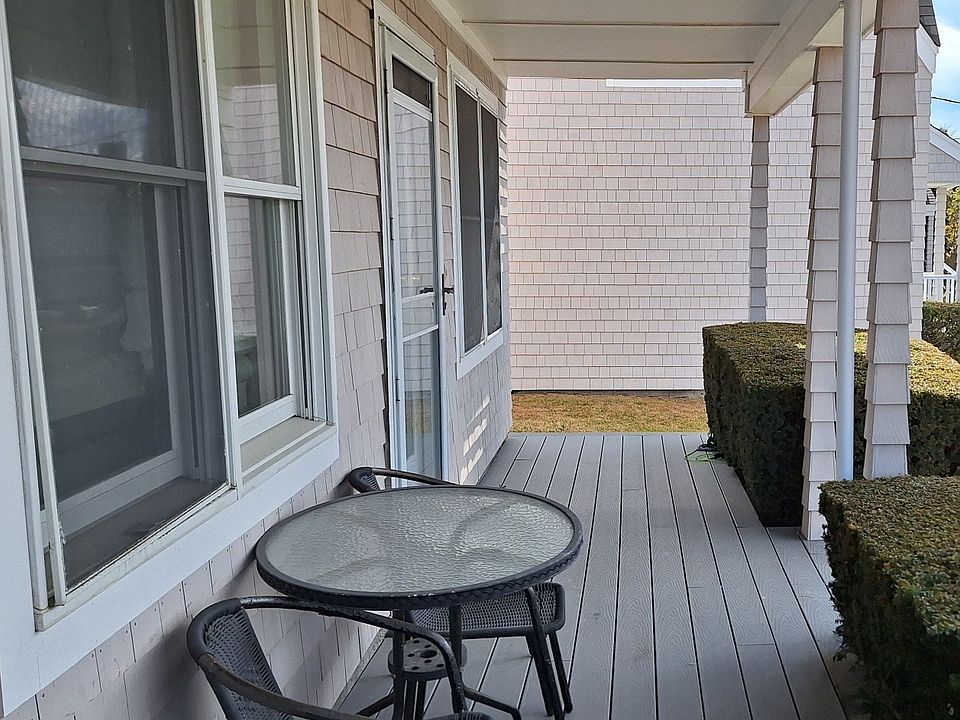 152 Tuckerman #3 entryway. BBQ around corner
