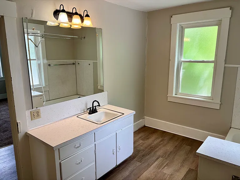 605 S Main St — Photo 12