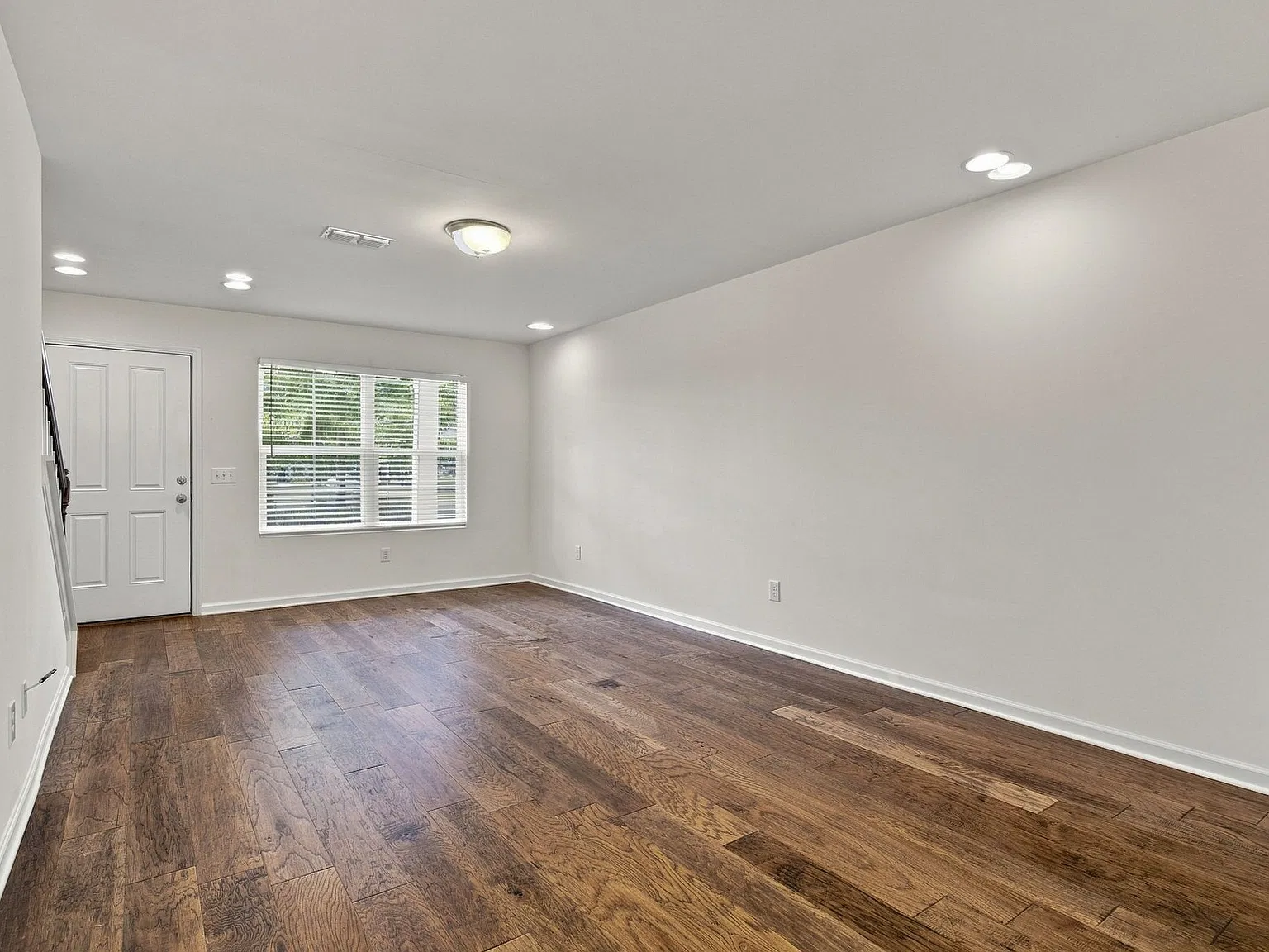 2 bed, 2.5 bath, 1216 sqft, $2,045 — Photo 4