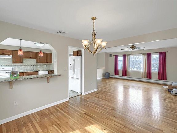 2nd image of 42 Moulton Cir