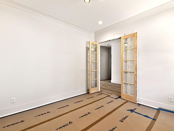 5th image of 909 Oberlin Rd