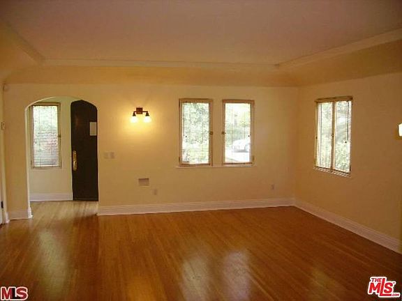3rd image of 1148 Poinsettia Dr