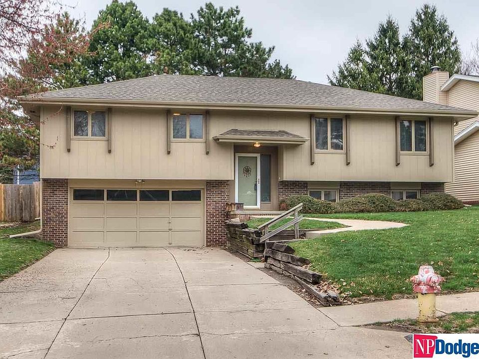 1st image of 15116 Farnam Cir