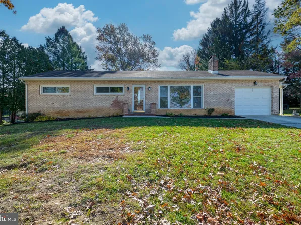 718 Middle Ln, Camp Hill, PA 17011