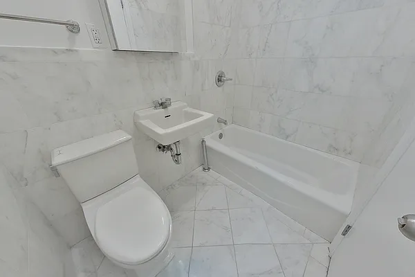 Rented by CitySites Real Estate Group | media 4