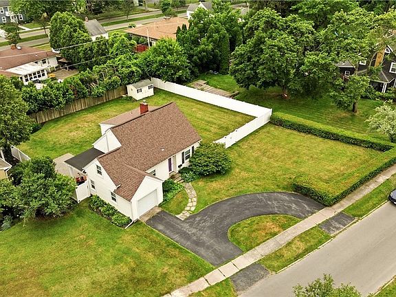 5th image of 124 Ambleside Dr